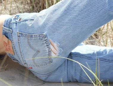 Γιατί τα τζιν έχουν τα μικρά μεταλλικά κουμπιά;